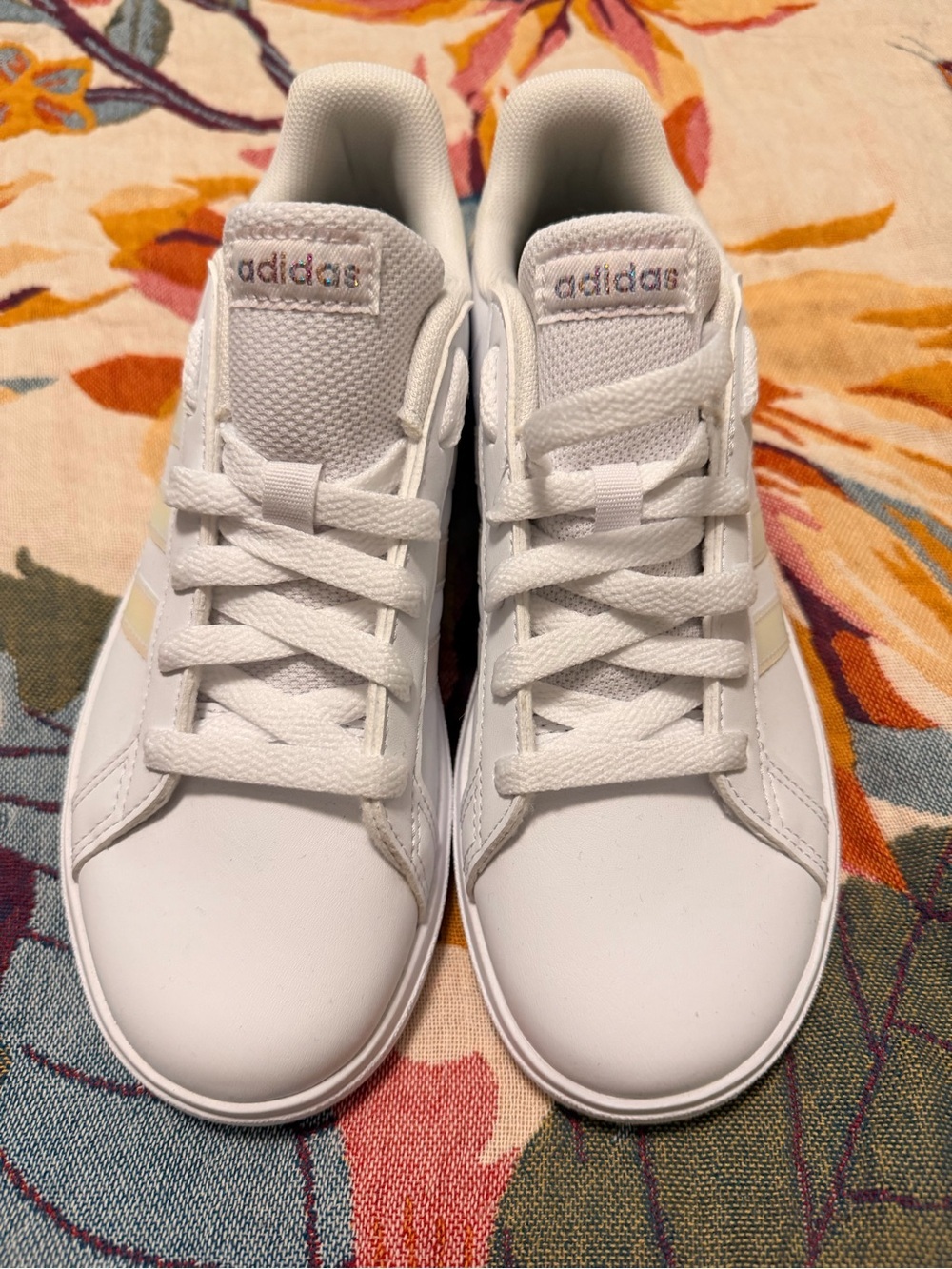 New Without Box Addidas Big Kids White Sneakers with holograph stripes Size 4.5